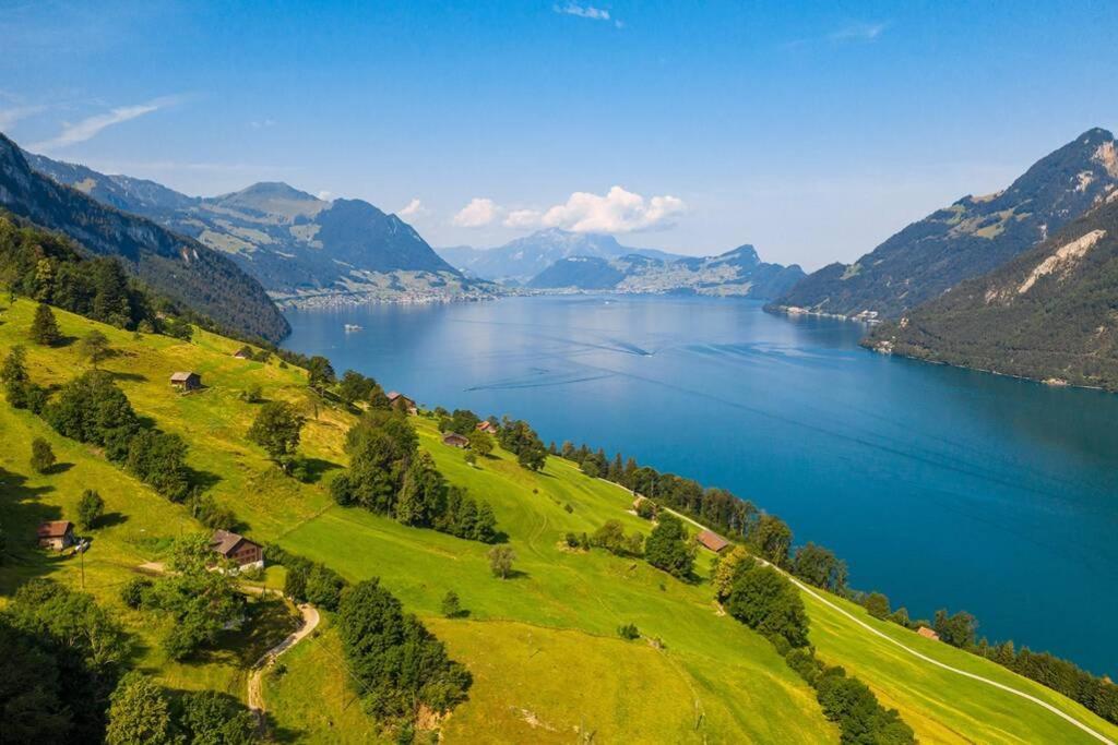 Exklusives Chalet Mit Traumhafter See- Und Bergsicht Seelisberg Exterior photo